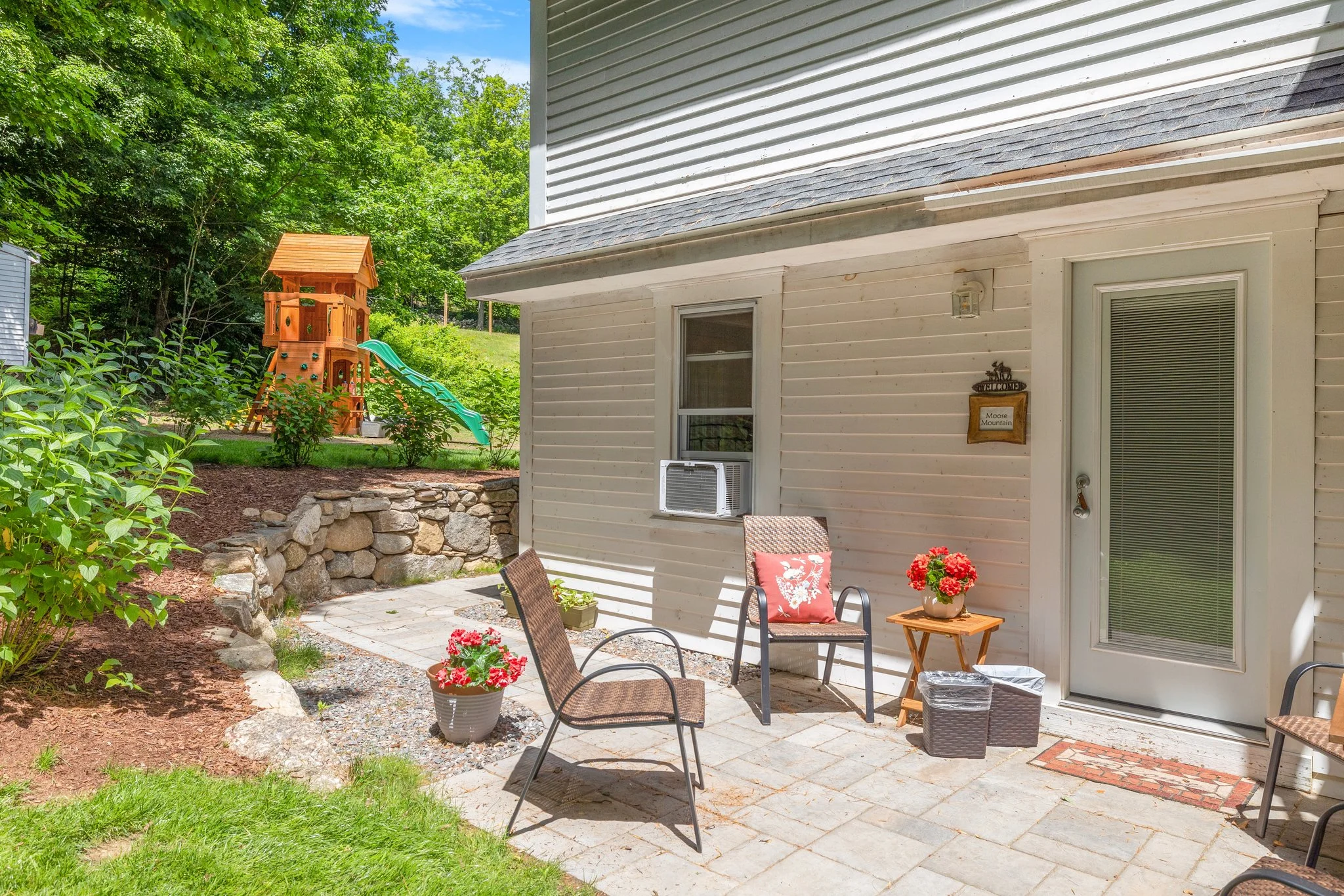 Private patio, dog friendly, B&B